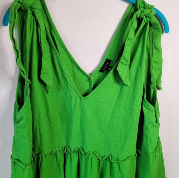Who What Wear Tops - Who What Wear 2x green peplum tie shoulder sleeveless top